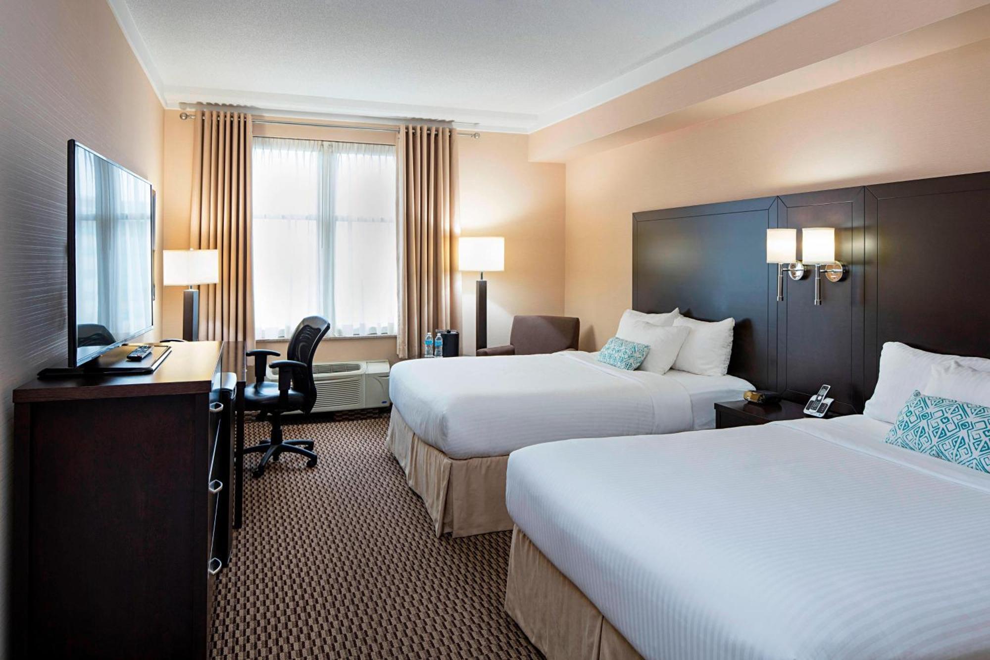 Delta Hotels By Marriott Guelph Conference Centre Exterior photo
