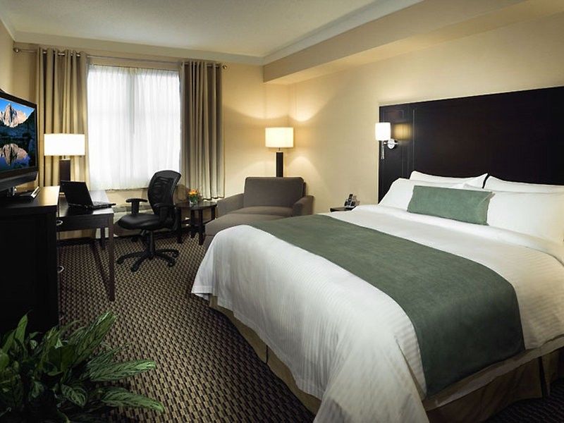 Delta Hotels By Marriott Guelph Conference Centre Exterior photo